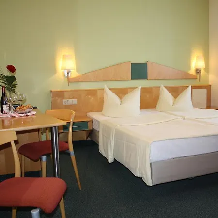 Hotel Am Schwimmbad Hattersheim am Main