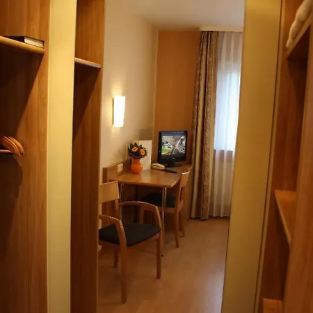Hotel Am Schwimmbad Hattersheim am Main